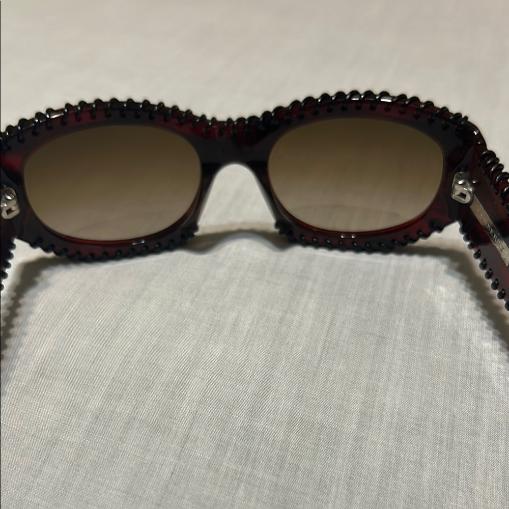 Burberry Stylish Sunglasses - Picture 10 of 11